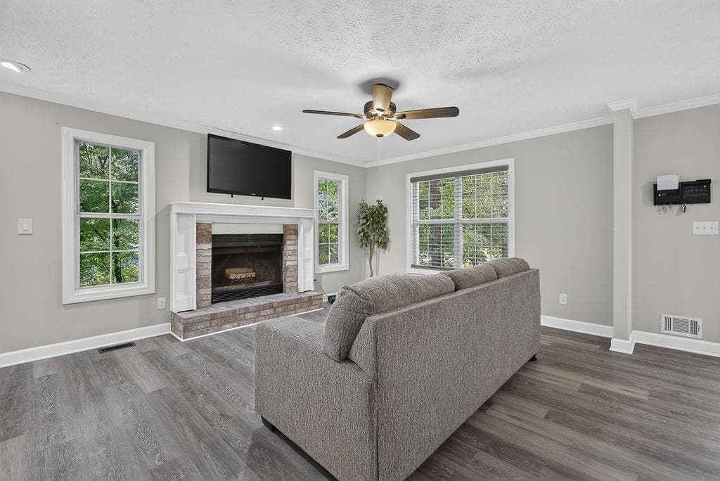 4 bedroom, 4 bathroom, 2,238 sq ft single family residence for sale at 3735 Warwick Way, Snellville, GA 30039 — photo 3