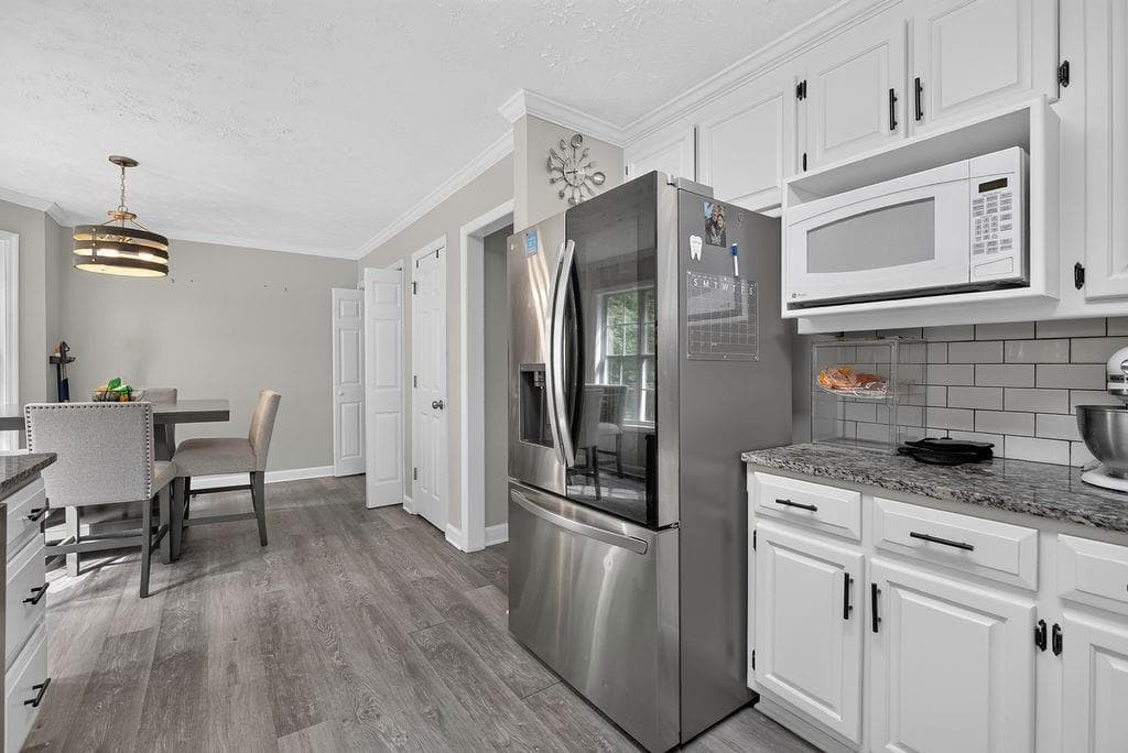 4 bedroom, 4 bathroom, 2,238 sq ft single family residence for sale at 3735 Warwick Way, Snellville, GA 30039 — photo 5
