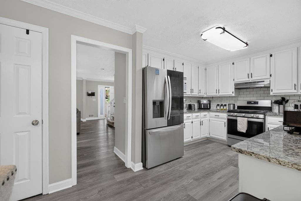 4 bedroom, 4 bathroom, 2,238 sq ft single family residence for sale at 3735 Warwick Way, Snellville, GA 30039 — photo 6