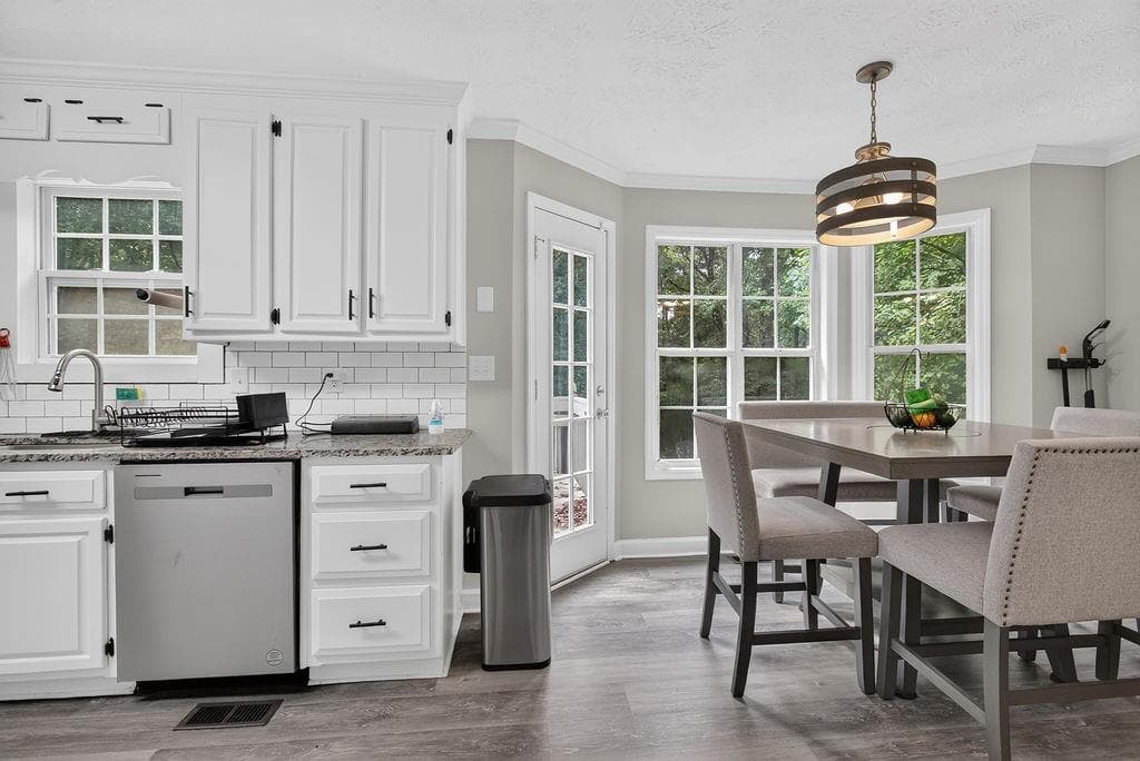 4 bedroom, 4 bathroom, 2,238 sq ft single family residence for sale at 3735 Warwick Way, Snellville, GA 30039 — photo 7