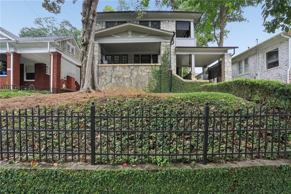 4 bedroom, 3 bathroom, 2,920 sq ft single family residence for sale at 1079 Monroe Drive, Atlanta, GA 30306 — photo 3