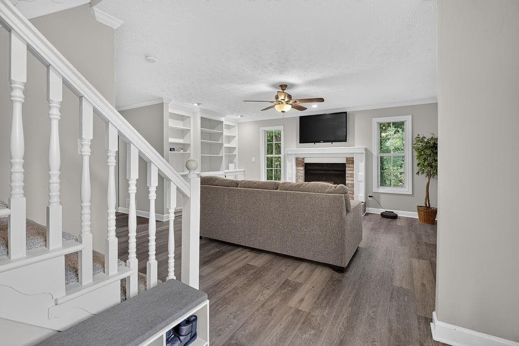 4 bedroom, 4 bathroom, 2,238 sq ft single family residence for sale at 3735 Warwick Way, Snellville, GA 30039 — photo 2