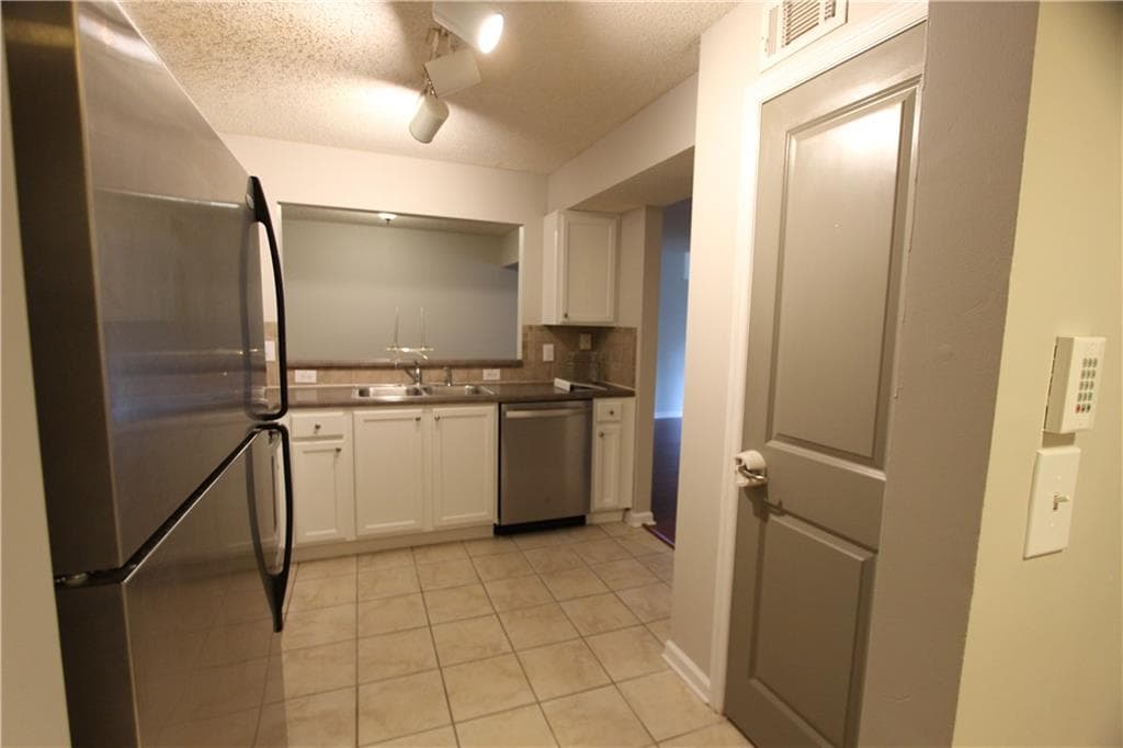 3 bedroom, 2 bathroom, 1,260 sq ft condominium for sale at 3650 Ashford Dunwoody Road 918, Atlanta, GA 30319 — photo 5