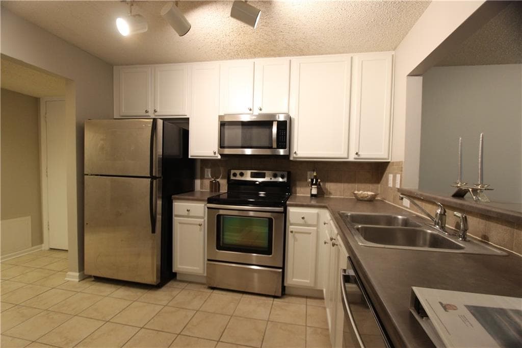 3 bedroom, 2 bathroom, 1,260 sq ft condominium for sale at 3650 Ashford Dunwoody Road 918, Atlanta, GA 30319 — photo 4