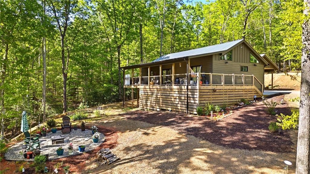3 bedroom, 2 bathroom, 1,275 sq ft single family residence under contract at 191 Oakwood Road, Blairsville, GA 30512