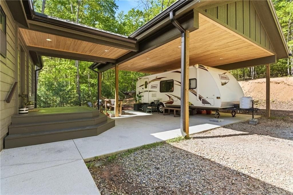 3 bedroom, 2 bathroom, 1,275 sq ft single family residence under contract at 191 Oakwood Road, Blairsville, GA 30512 — photo 8