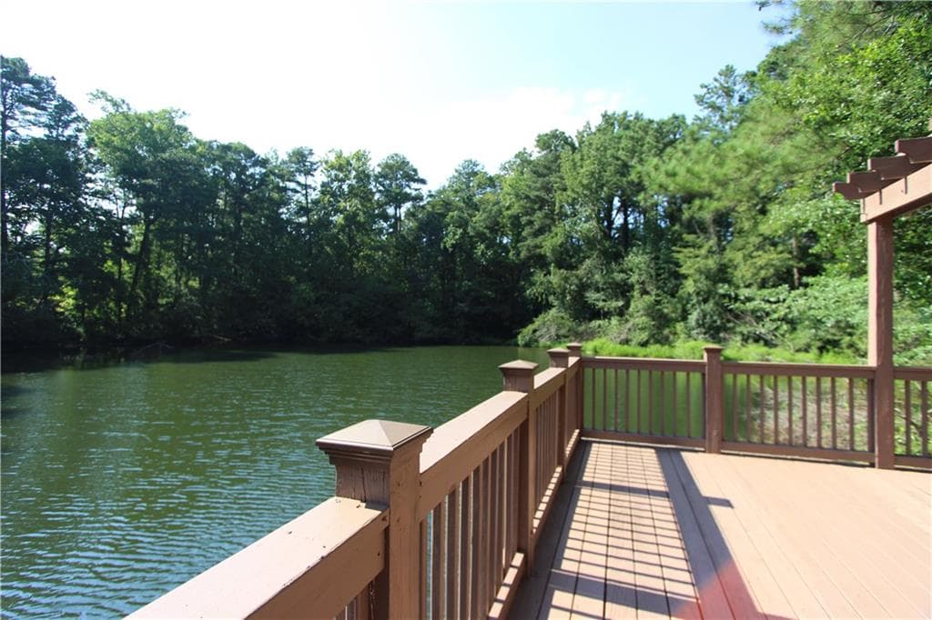 3 bedroom, 2 bathroom, 1,260 sq ft condominium for sale at 3650 Ashford Dunwoody Road 918, Atlanta, GA 30319 — photo 2