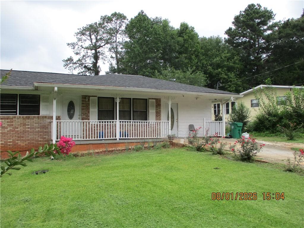 4 bedroom, 3 bathroom, 1,798 sq ft single family residence for sale at 1340 Sagewood Circle, Stone Mountain, GA 30083 — photo 2