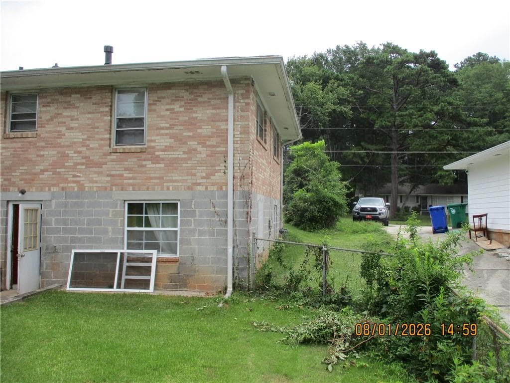 4 bedroom, 3 bathroom, 1,798 sq ft single family residence for sale at 1340 Sagewood Circle, Stone Mountain, GA 30083 — photo 6