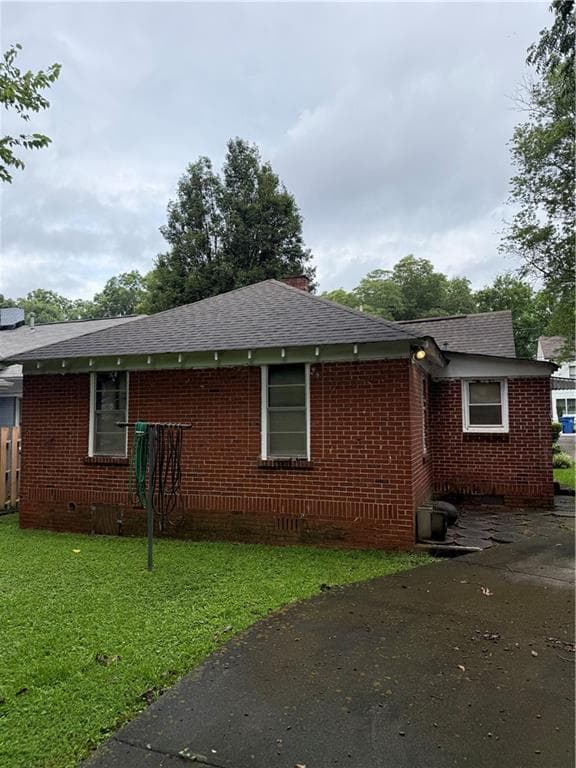 3 bedroom, 1 bathroom, 1,168 sq ft single family residence under contract at 1115 Hawthorne Street, Atlanta, GA 30307 — photo 4