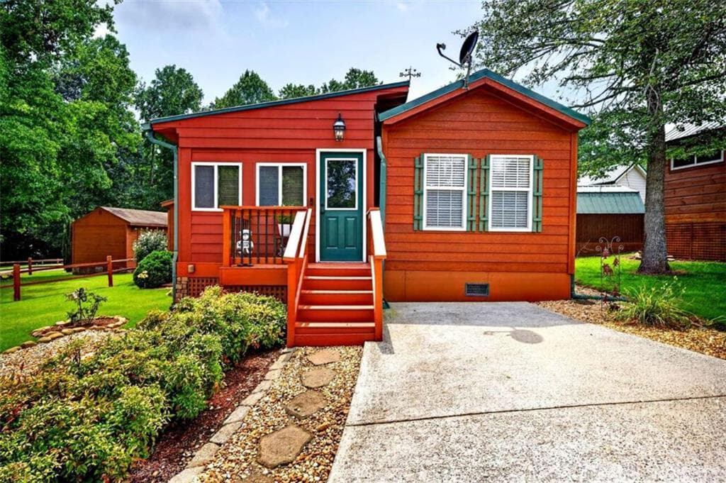 1 bedroom, 1 bathroom, 600 sq ft single family residence under contract at 19 Wapiti Lane, Cleveland, GA 30528