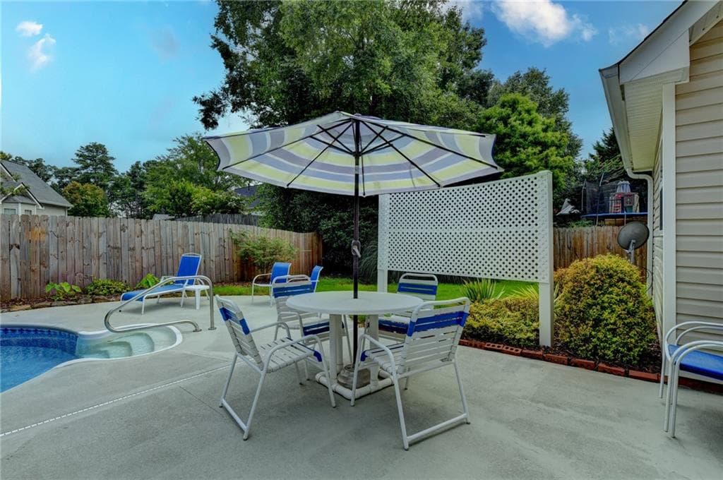 3 bedroom, 2 bathroom, 1,829 sq ft single family residence under contract at 1831 Stillbrook Way, Lawrenceville, GA 30043 — photo 4