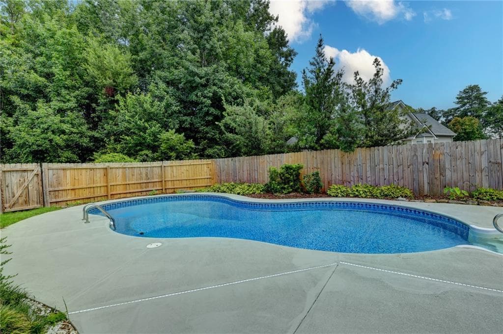 3 bedroom, 2 bathroom, 1,829 sq ft single family residence under contract at 1831 Stillbrook Way, Lawrenceville, GA 30043 — photo 5