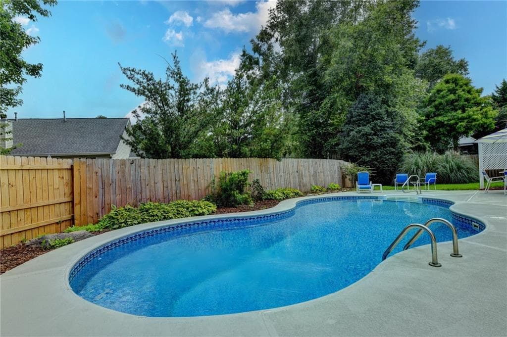 3 bedroom, 2 bathroom, 1,829 sq ft single family residence under contract at 1831 Stillbrook Way, Lawrenceville, GA 30043 — photo 3