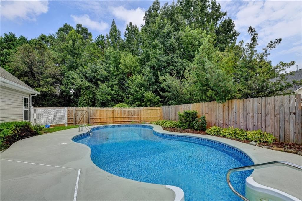 3 bedroom, 2 bathroom, 1,829 sq ft single family residence under contract at 1831 Stillbrook Way, Lawrenceville, GA 30043 — photo 2