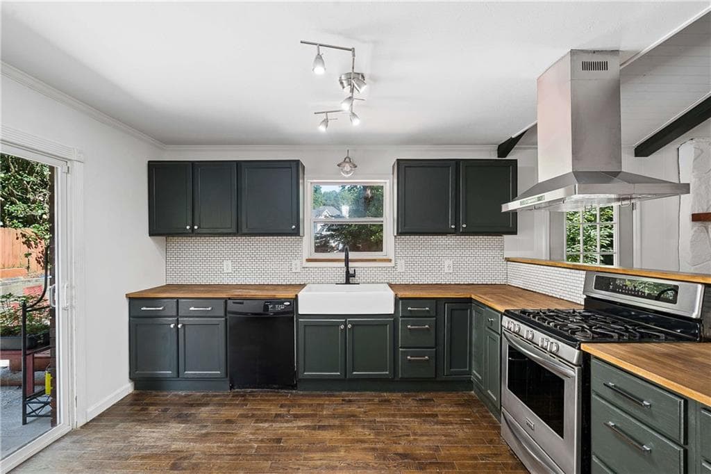 5 bedroom, 3 bathroom, 3,018 sq ft single family residence under contract at 3845 Westmoreland Drive, Kennesaw, GA 30144 — photo 3