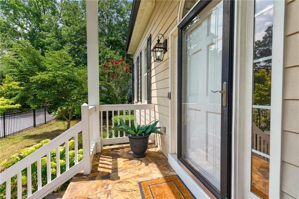 4 bedroom, 3 bathroom, 2,725 sq ft single family residence under contract at 1880 Mayfield Road, Alpharetta, GA 30009 — photo 4