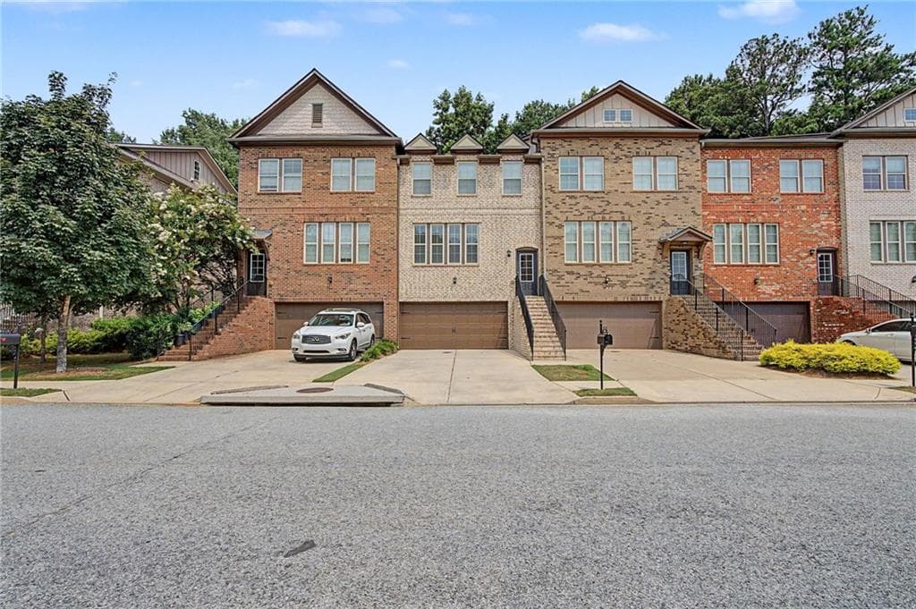 3 bedroom, 4 bathroom, 2,140 sq ft townhouse under contract at 2168 Mission View Drive, Lawrenceville, GA 30043 — photo 2