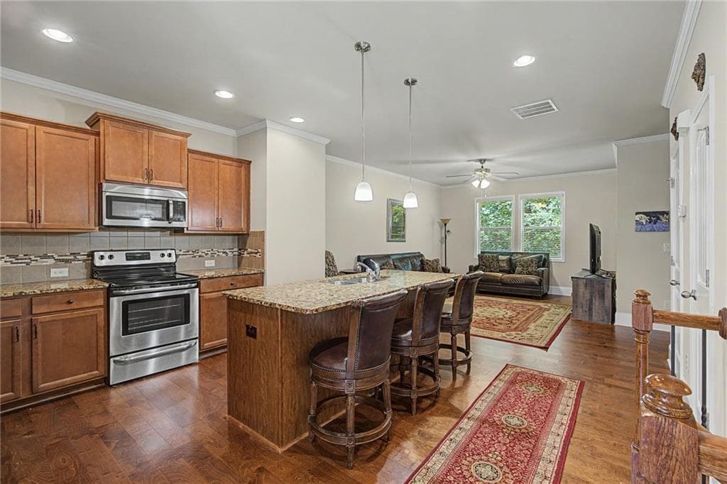 3 bedroom, 4 bathroom, 2,140 sq ft townhouse under contract at 2168 Mission View Drive, Lawrenceville, GA 30043 — photo 8