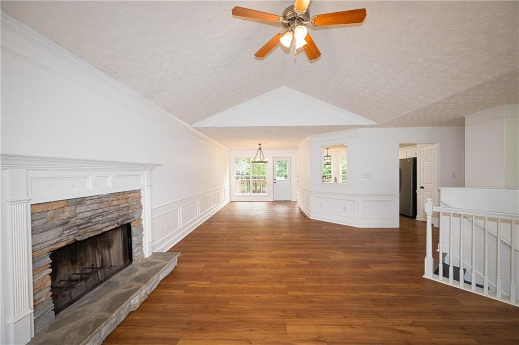5 bedroom, 3 bathroom, 2,572 sq ft single family residence for sale at 6532 Sundial Avenue, Flowery Branch, GA 30542 — photo 4