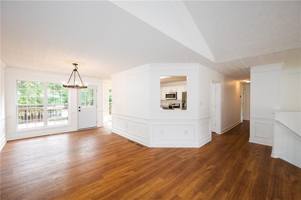 5 bedroom, 3 bathroom, 2,572 sq ft single family residence for sale at 6532 Sundial Avenue, Flowery Branch, GA 30542 — photo 6