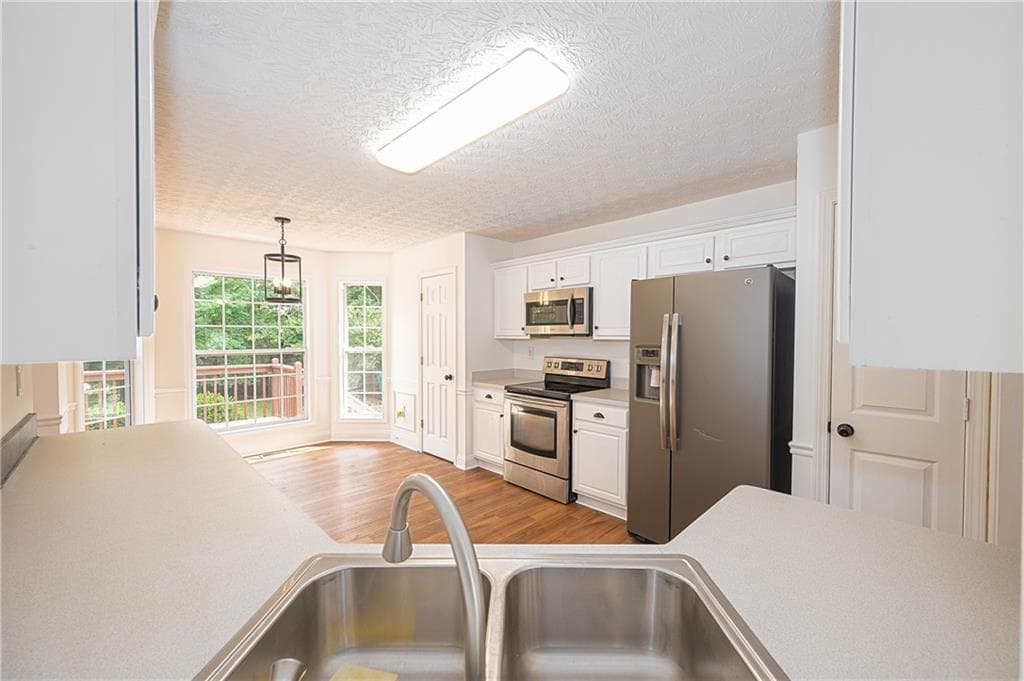 5 bedroom, 3 bathroom, 2,572 sq ft single family residence for sale at 6532 Sundial Avenue, Flowery Branch, GA 30542 — photo 10