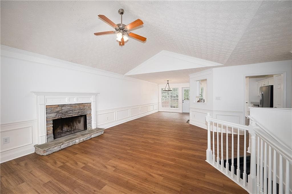 5 bedroom, 3 bathroom, 2,572 sq ft single family residence for sale at 6532 Sundial Avenue, Flowery Branch, GA 30542 — photo 3