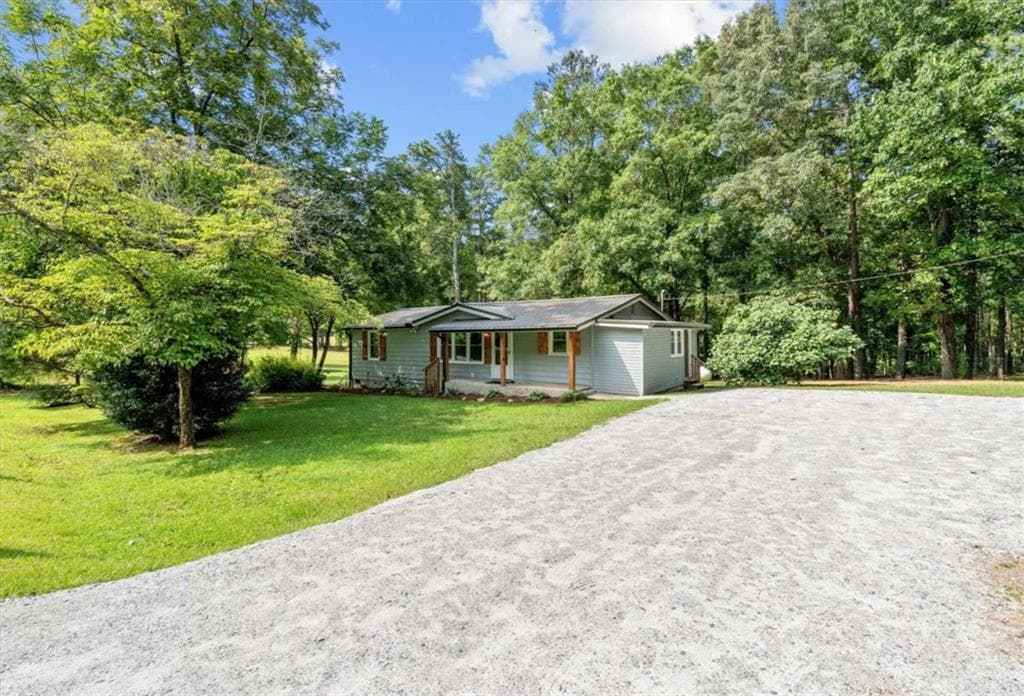 3 bedroom, 2 bathroom, 1,081 sq ft single family residence under contract at 1229 Georgia Avenue, Bremen, GA 30110 — photo 2