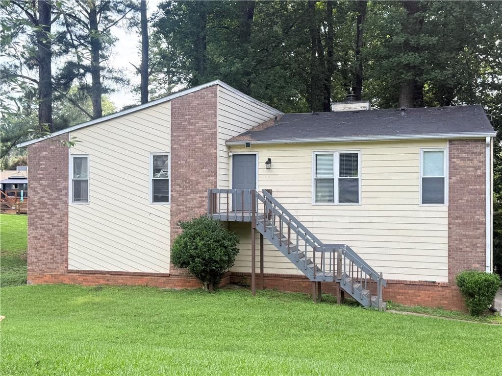 3 bedroom, 2 bathroom, 2,168 sq ft single family residence under contract at 976 Bernice Court, Lawrenceville, GA 30045
