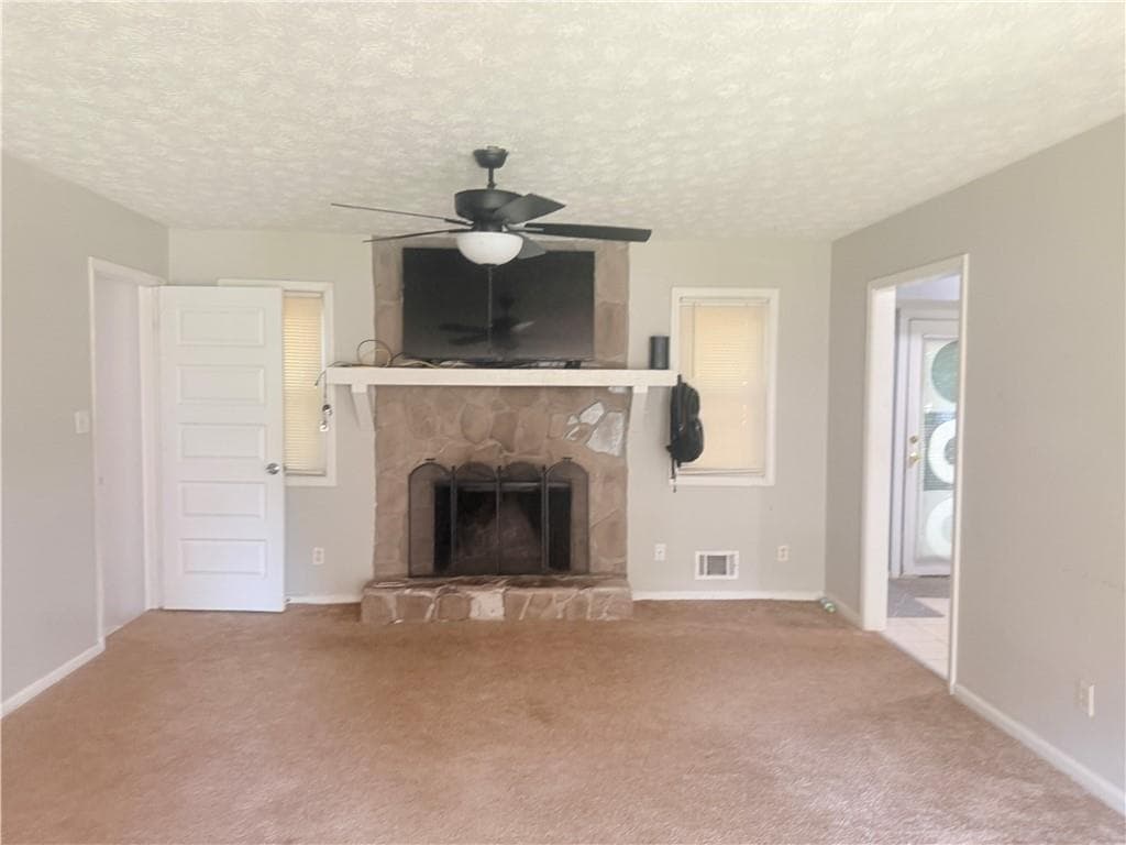 3 bedroom, 2 bathroom, 2,168 sq ft single family residence under contract at 976 Bernice Court, Lawrenceville, GA 30045 — photo 2