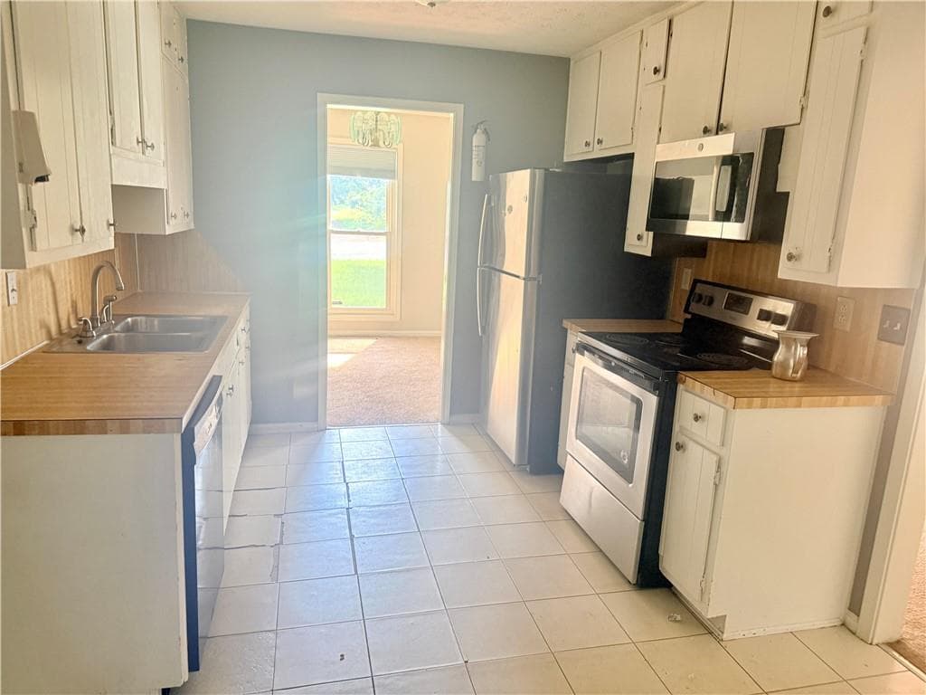 3 bedroom, 2 bathroom, 2,168 sq ft single family residence under contract at 976 Bernice Court, Lawrenceville, GA 30045 — photo 7
