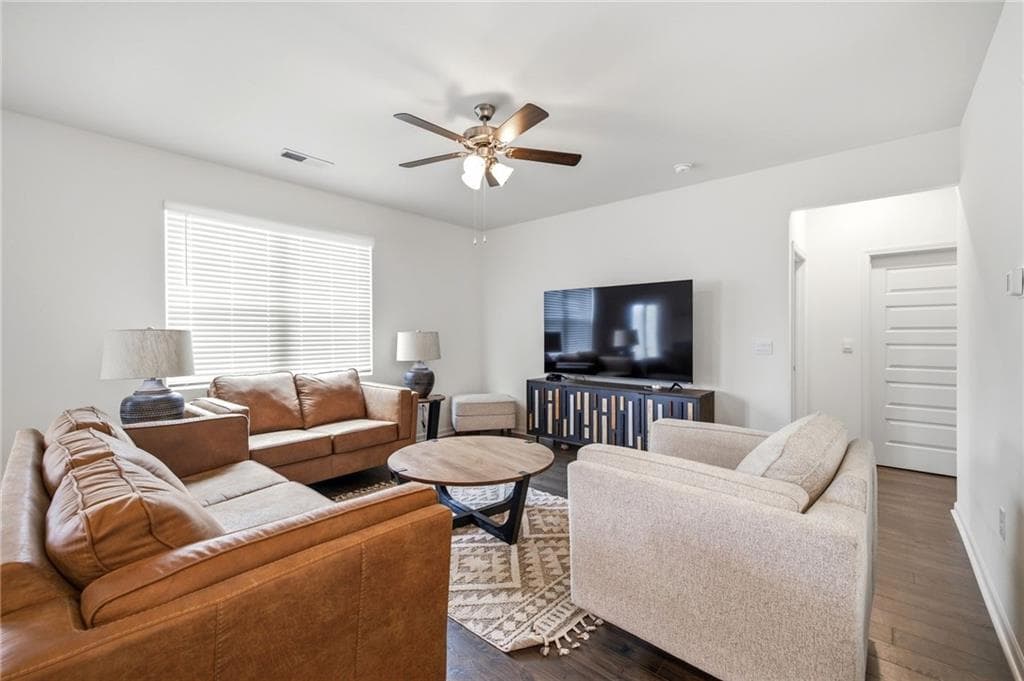 5 bedroom, 3 bathroom, 2,511 sq ft single family residence for sale at 335 Murray Lane, Hoschton, GA 30548 — photo 3