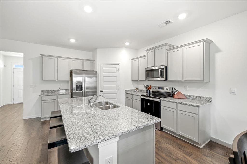 5 bedroom, 3 bathroom, 2,511 sq ft single family residence for sale at 335 Murray Lane, Hoschton, GA 30548 — photo 2