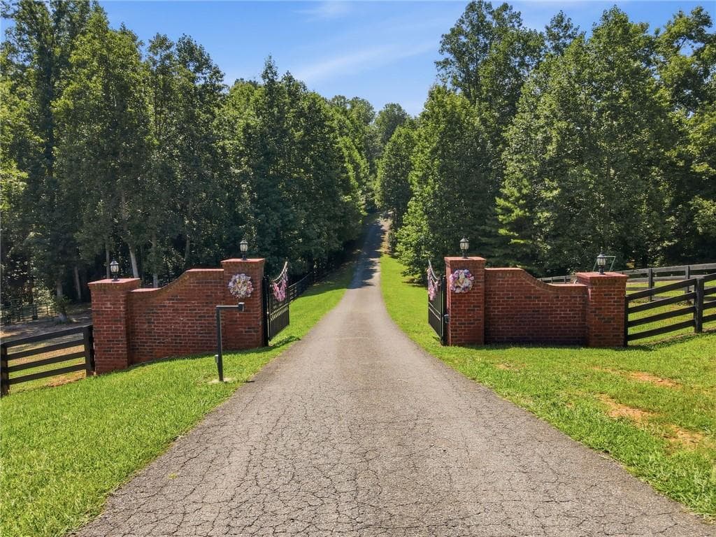 5 bedroom, 4 bathroom, 3,328 sq ft single family residence for sale at 171 Hat Creek Ridge, Dawsonville, GA 30534 — photo 4