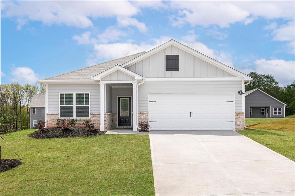 3 bedroom, 2 bathroom, 1,408 sq ft single family residence for sale at 244 Sunfish Circle, Jefferson, GA 30548