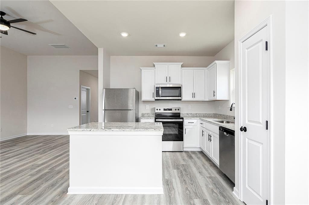 3 bedroom, 2 bathroom, 1,408 sq ft single family residence for sale at 244 Sunfish Circle, Jefferson, GA 30548 — photo 5