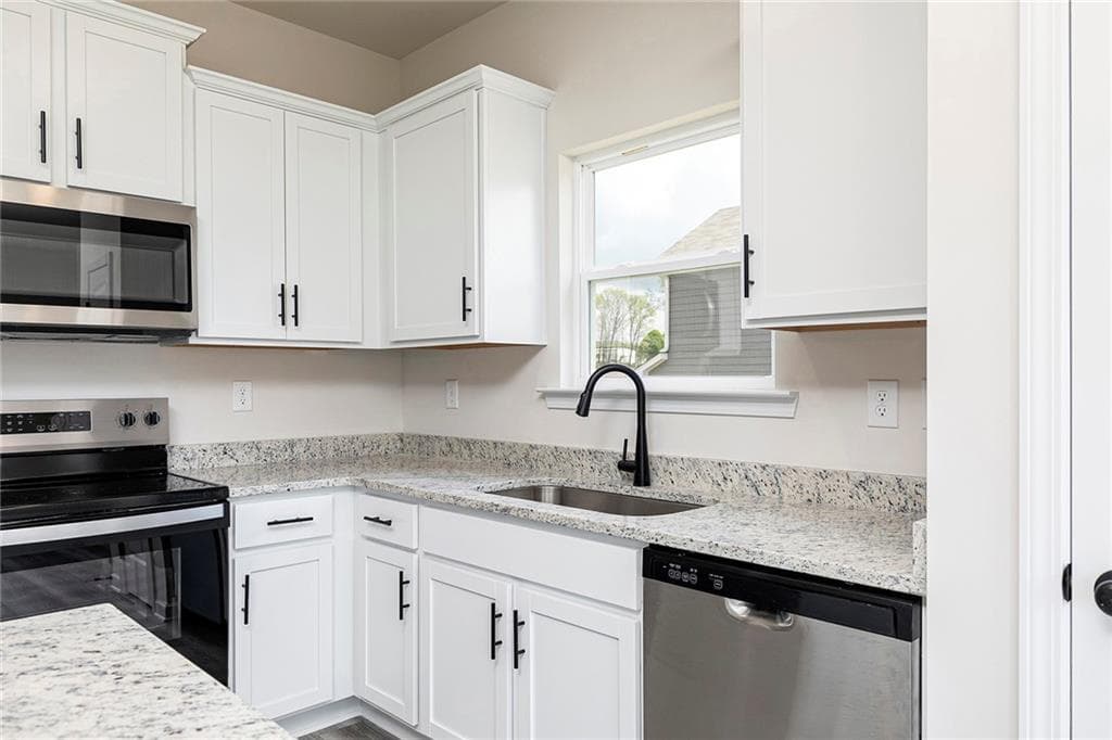 3 bedroom, 2 bathroom, 1,408 sq ft single family residence for sale at 244 Sunfish Circle, Jefferson, GA 30548 — photo 6