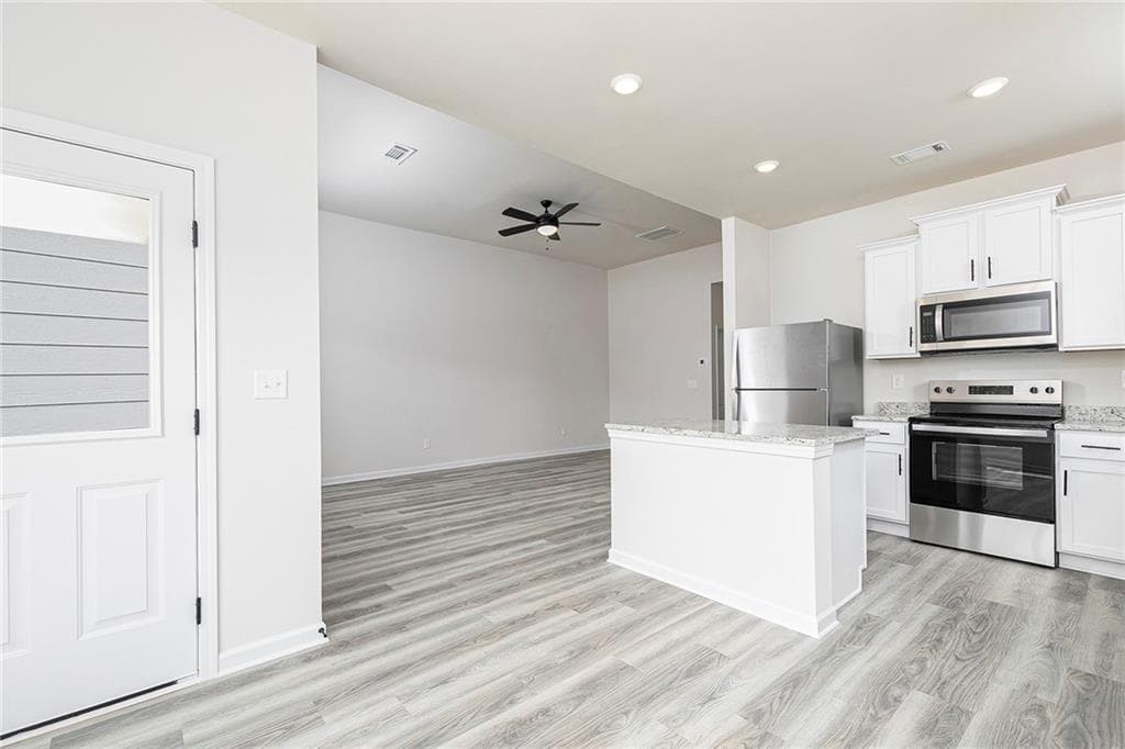 3 bedroom, 2 bathroom, 1,408 sq ft single family residence for sale at 244 Sunfish Circle, Jefferson, GA 30548 — photo 7
