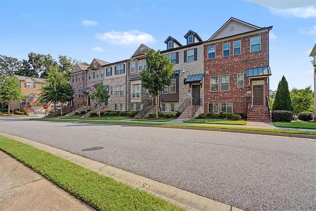 4 bedroom, 4 bathroom, 2,009 sq ft townhouse for sale at 4469 Dunblane Avenue, Sugar Hill, GA 30518 — photo 2