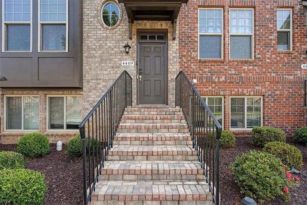 4 bedroom, 4 bathroom, 2,009 sq ft townhouse for sale at 4469 Dunblane Avenue, Sugar Hill, GA 30518 — photo 3