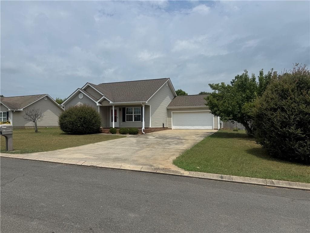 3 bedroom, 2 bathroom, 1,270 sq ft single family residence for sale at 50 Brittany Court, Chatsworth, GA 30705 — photo 3