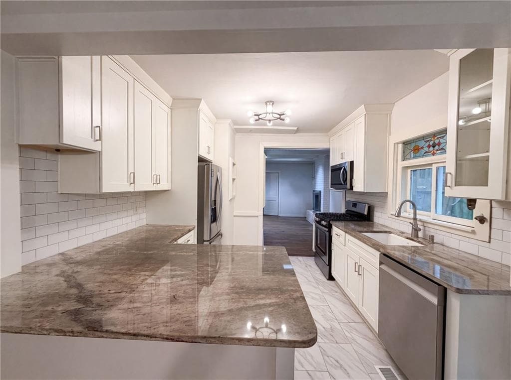 2 bedroom, 1 bathroom, 1,840 sq ft single family residence for sale at 512 Harold Avenue, Atlanta, GA 30307 — photo 2