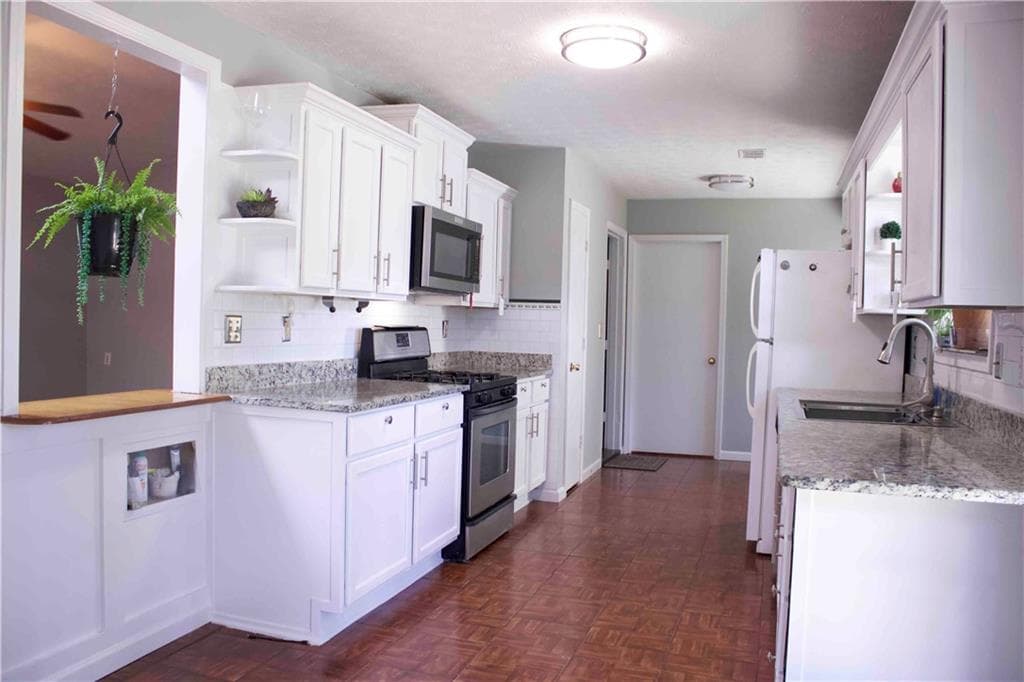 4 bedroom, 2 bathroom, 1,882 sq ft single family residence for sale at 5744 Everglades Lane, Norcross, GA 30071 — photo 6