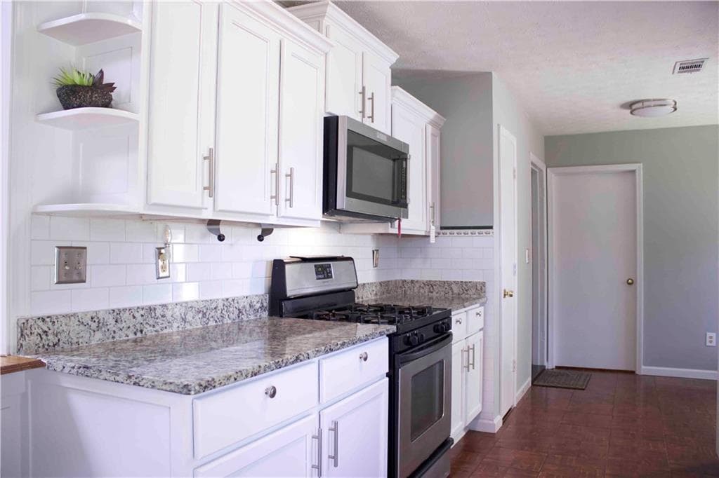 4 bedroom, 2 bathroom, 1,882 sq ft single family residence for sale at 5744 Everglades Lane, Norcross, GA 30071 — photo 8