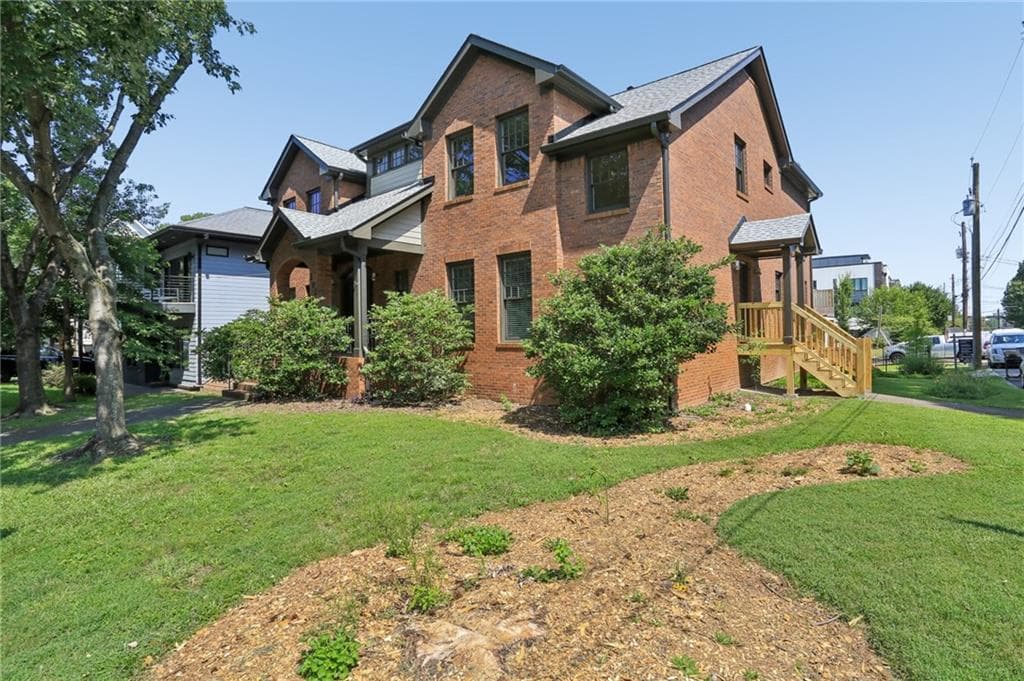 3 bedroom, 2 bathroom, 1,750 sq ft triplex for rent at 292 Fortune Street A, Atlanta, GA 30312 for $4,000 a month — photo 2