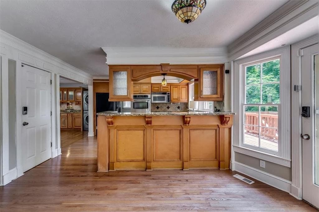 6 bedroom, 4 bathroom, 3,167 sq ft single family residence for sale at 6963 Whispering Oaks Court, Stone Mountain, GA 30087 — photo 10
