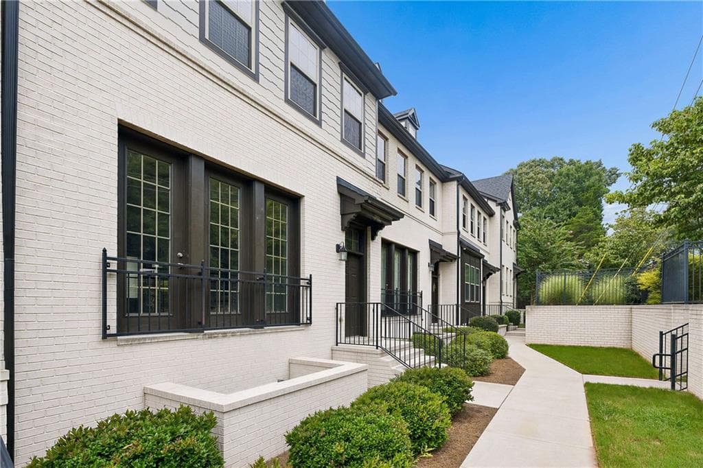 4 bedroom, 4 bathroom, 2,530 sq ft townhouse for sale at 4812 Highside Way, Smyrna, GA 30082 — photo 3
