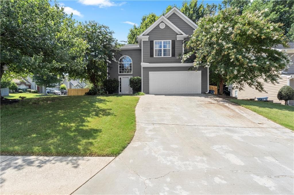 3 bedroom, 3 bathroom, 2,052 sq ft single family residence under contract at 3490 Parkbrooke Lane, Duluth, GA 30096 — photo 2