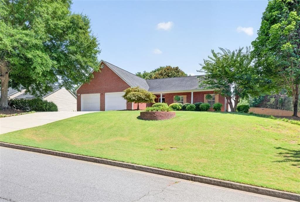 3 bedroom, 2 bathroom, 1,802 sq ft single family residence for sale at 1561 Timber Heights Drive, Loganville, GA 30052 — photo 2