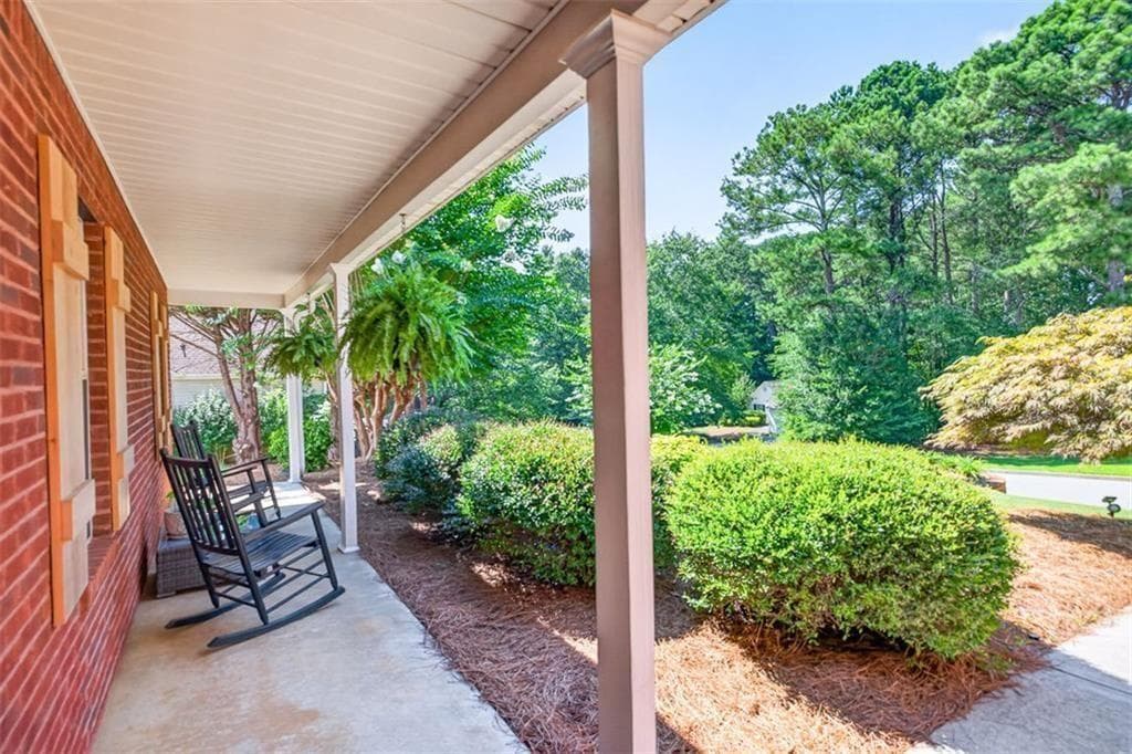 3 bedroom, 2 bathroom, 1,802 sq ft single family residence for sale at 1561 Timber Heights Drive, Loganville, GA 30052 — photo 3